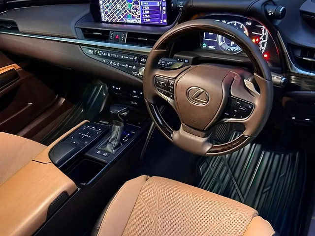 Used Lexus Old Generation ES 2018 300h Luxury in Ludhiana