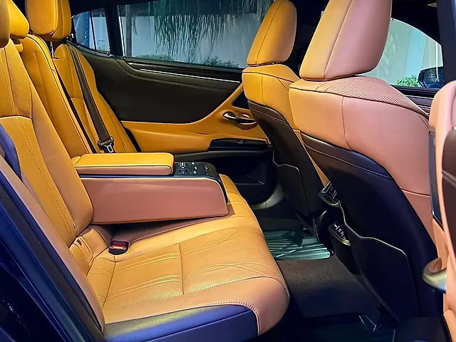 Used Lexus Old Generation ES 2018 300h Luxury in Ludhiana