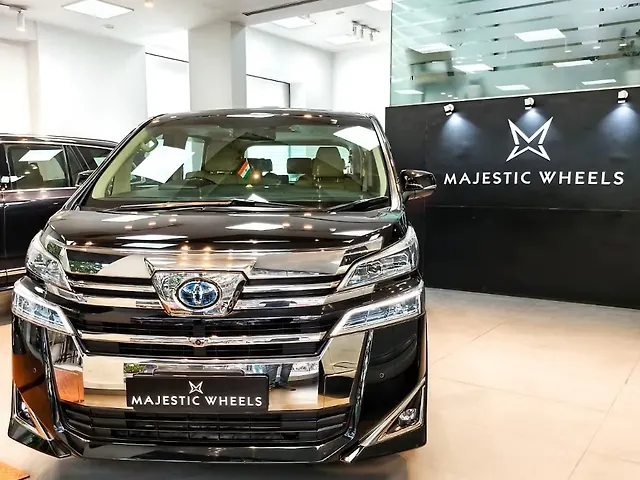 Used 2022 Toyota Vellfire in Mumbai