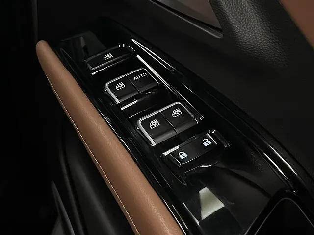 Used MG Hector Plus [2023-2025] Sharp Pro 2.0 Turbo Diesel 6 STR in Lucknow