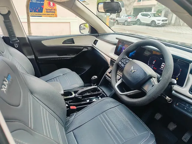 Used Mahindra Old Generation XUV700 AX 5 Petrol MT 5 STR [2021] in Jaipur