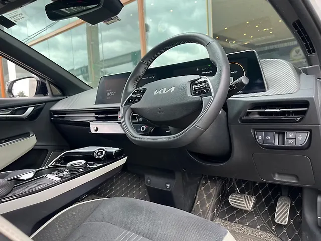 2023 Kia EV6 - Photo 2