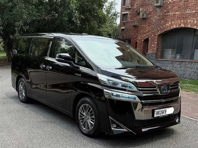 Used 2023 Toyota Vellfire in Delhi