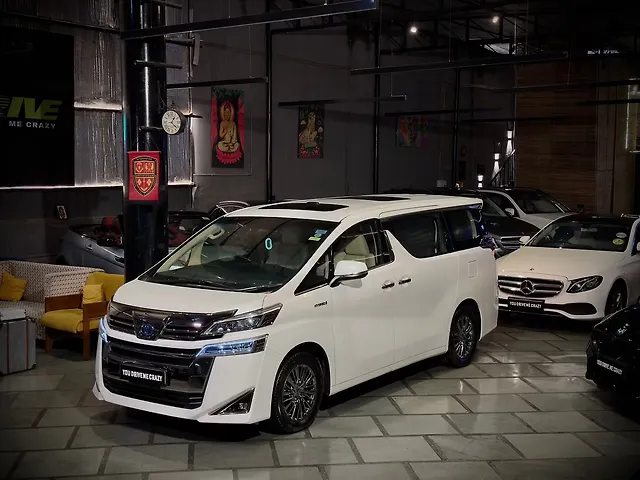 Used 2022 Toyota Vellfire in Delhi