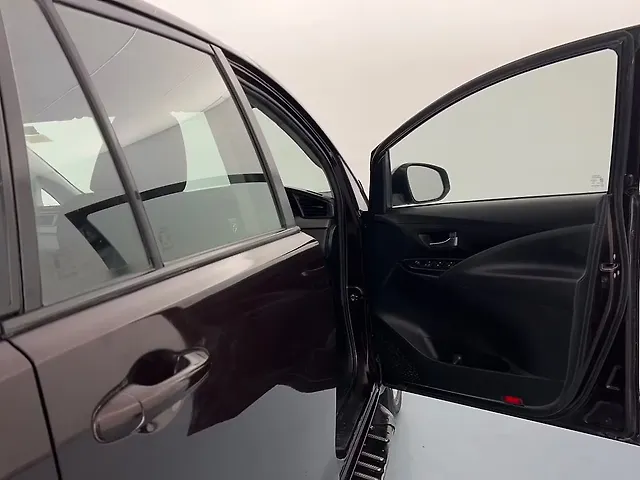 Used Toyota Innova Crysta [2016-2020] 2.4 GX 7 STR [2016-2020] in Lucknow