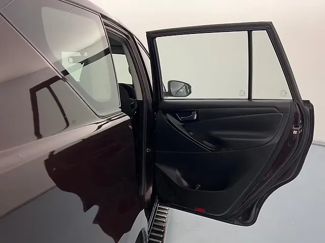 Used Toyota Innova Crysta [2016-2020] 2.4 GX 7 STR [2016-2020] in Lucknow