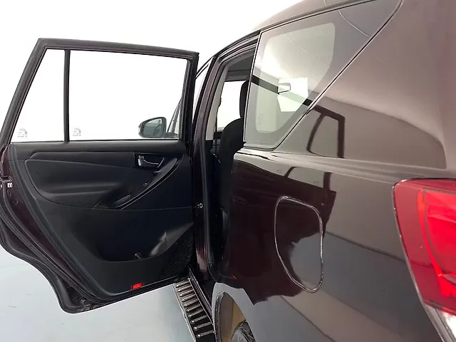 Used Toyota Innova Crysta [2016-2020] 2.4 GX 7 STR [2016-2020] in Lucknow