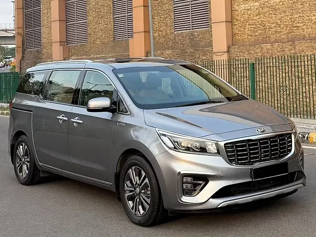 Used 2020 Kia Carnival in Delhi