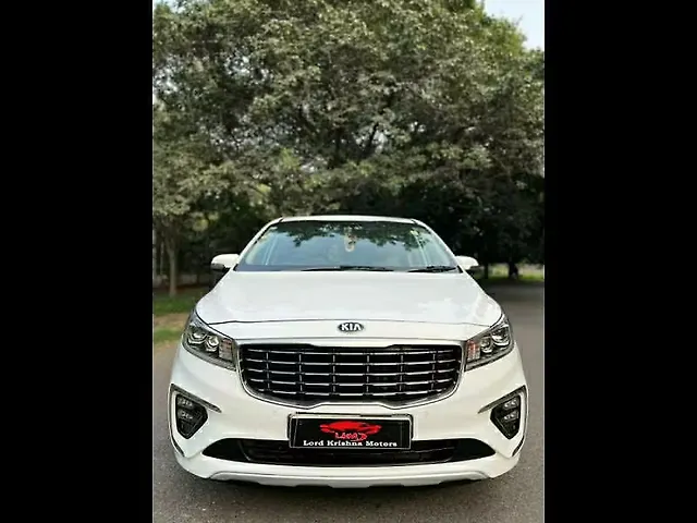 Used 2020 Kia Carnival in Delhi
