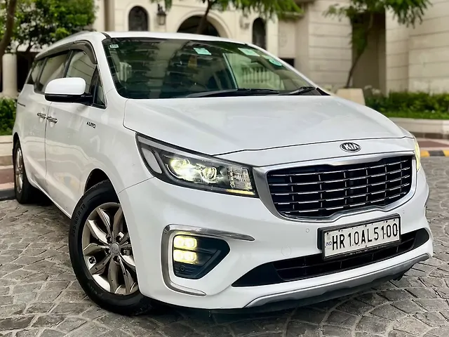 Used 2020 Kia Carnival in Delhi
