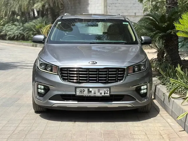 Used 2020 Kia Carnival in Delhi