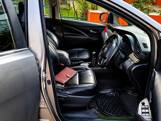 Used Toyota Innova Crysta [2016-2020] 2.4 G 7 STR [2016-2017] in Lucknow