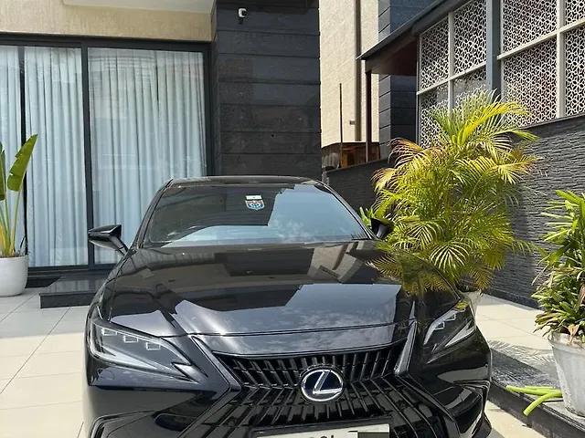 Second Hand 2022 Lexus Old Generation ES 2018 300h Luxury for sale