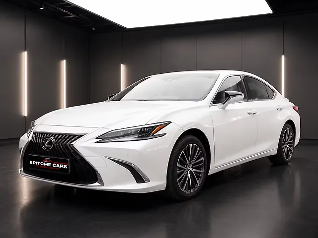 Used 2025 Lexus ES in Chandigarh