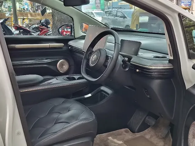 Used MG Windsor EV Essence 38.0 kWh in Bangalore