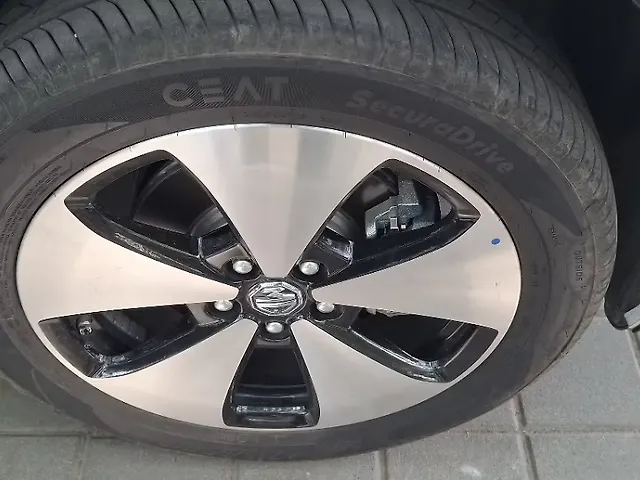 Used MG Windsor EV Essence 38.0 kWh in Bangalore