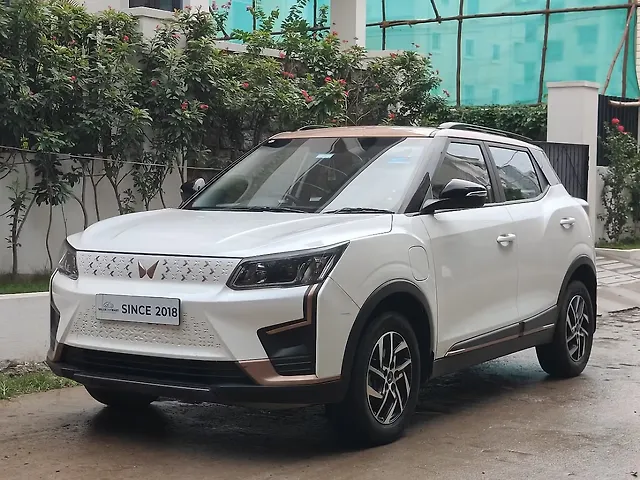 2023 Mahindra XUV400 - Photo 3