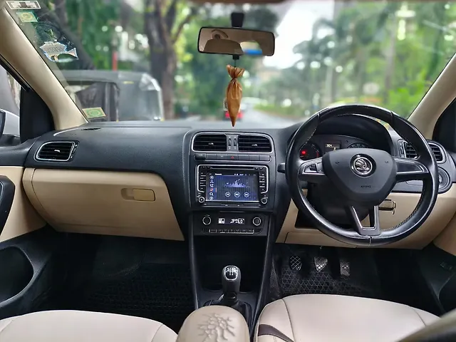 Used Skoda Rapid Ambition 1.6 MPI in Mumbai