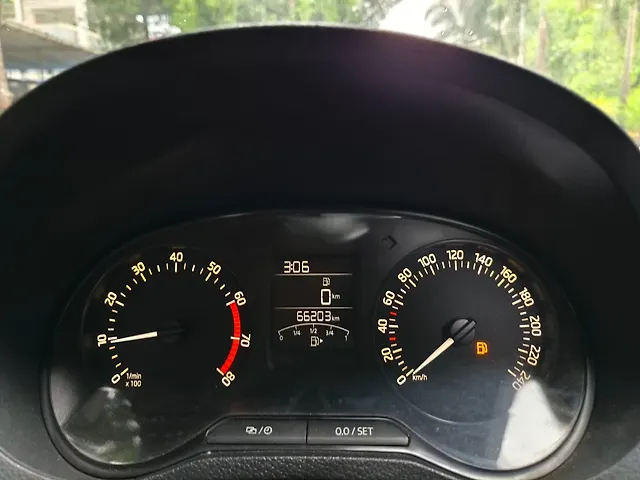 Used Skoda Rapid Ambition 1.6 MPI in Mumbai