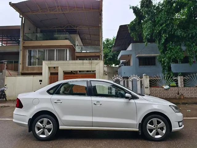 Used Skoda Rapid Ambition 1.6 MPI in Mumbai