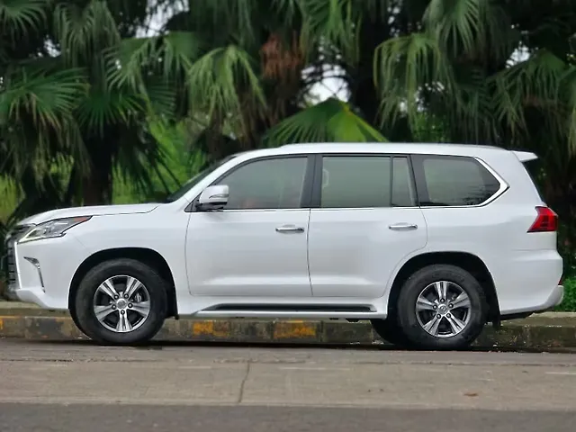 Used Lexus LX 570 V8 AT in Mumbai