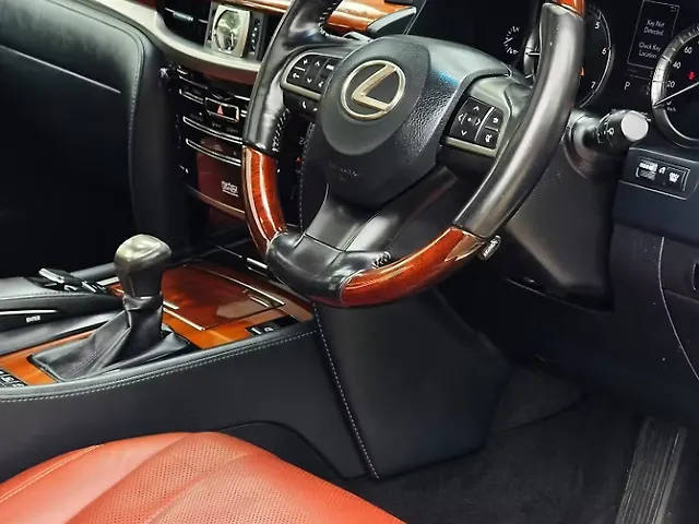 Used Lexus LX 570 V8 AT in Mumbai