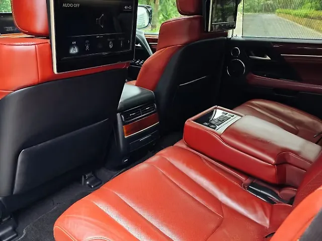 Used Lexus LX 570 V8 AT in Mumbai