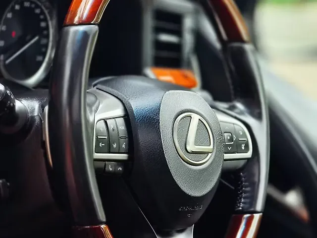 Used Lexus LX 570 V8 AT in Mumbai
