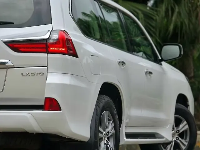 Used Lexus LX 570 V8 AT in Mumbai
