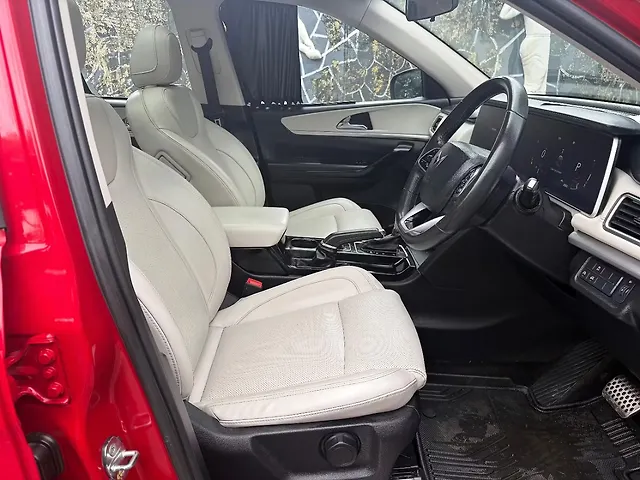 Used Mahindra Old Generation XUV700 AX 7 Petrol AT 7 STR [2023-2024] in Mumbai