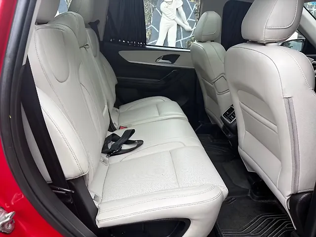 Used Mahindra Old Generation XUV700 AX 7 Petrol AT 7 STR [2023-2024] in Mumbai