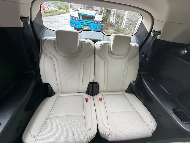 Used Mahindra Old Generation XUV700 AX 7 Petrol AT 7 STR [2023-2024] in Mumbai