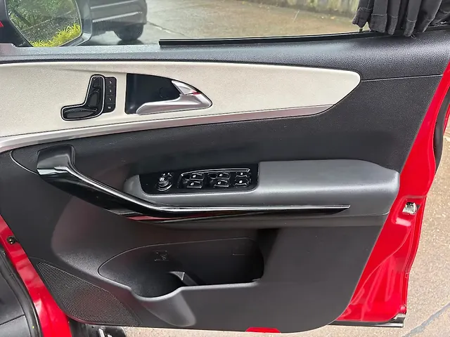 Used Mahindra Old Generation XUV700 AX 7 Petrol AT 7 STR [2023-2024] in Mumbai