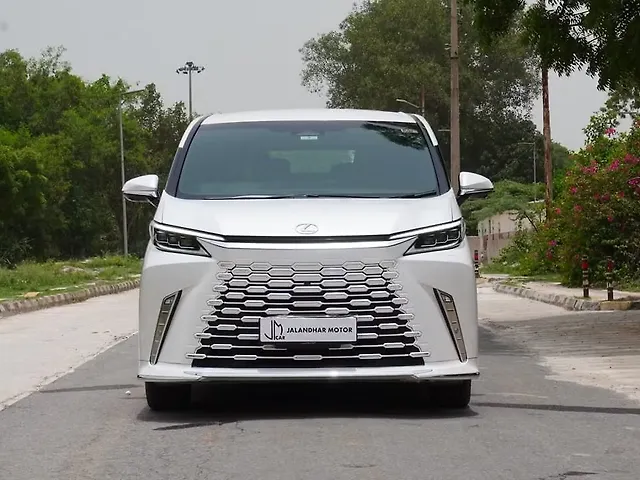 Used 2024 Lexus LM in Delhi