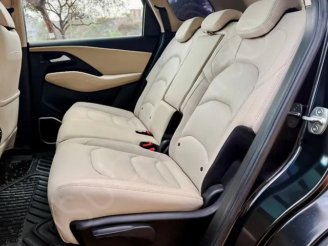 Used MG Hector [2023-2025] Sharp Pro 2.0 Turbo Diesel MT Dual Tone in Hyderabad
