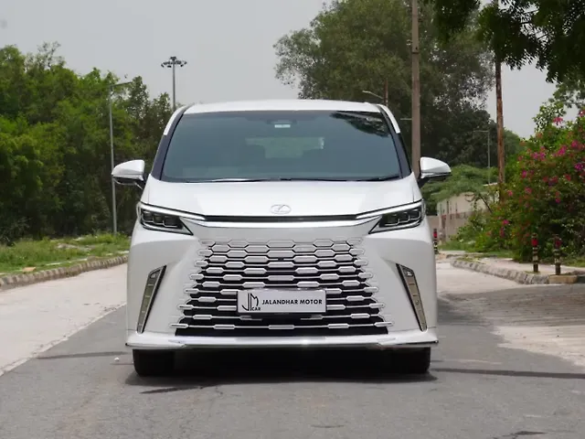 Used 2024 Lexus LM in Delhi