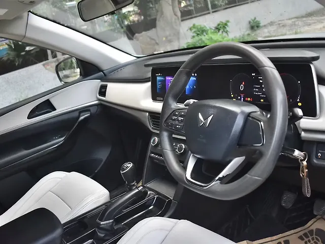 Used Mahindra Old Generation XUV700 AX 5 Diesel MT 5 STR [2021] in Gurgaon