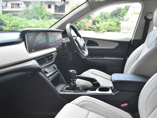 Used Mahindra Old Generation XUV700 AX 5 Diesel MT 5 STR [2021] in Gurgaon