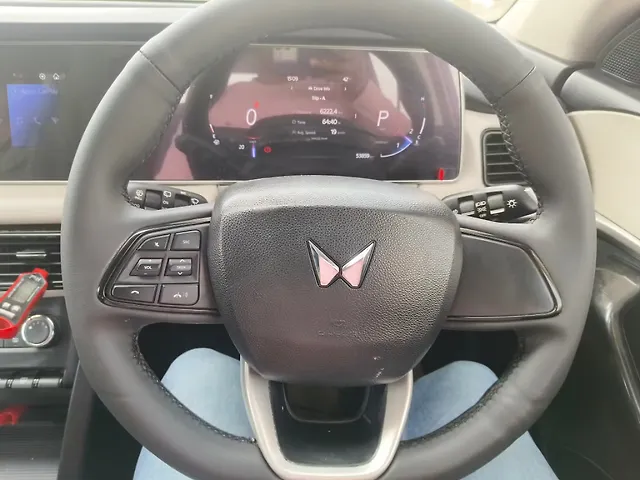 Used Mahindra Old Generation XUV700 AX 5 Petrol AT 5 STR [2021] in Delhi