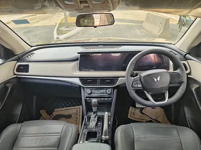 Used Mahindra Old Generation XUV700 AX 5 Petrol AT 5 STR [2021] in Delhi