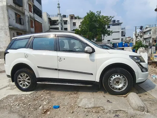 Used Mahindra XUV500 [2015-2018] W10 AWD in Lucknow