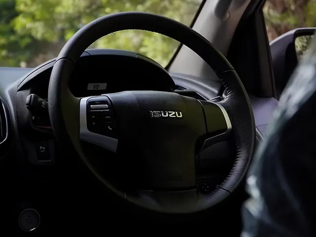 Used Isuzu V-Cross Z 4x4 4WD Diesel Turbo Manual [2024-2026] in Delhi