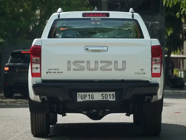 Used Isuzu V-Cross Z 4x4 4WD Diesel Turbo Manual [2024-2026] in Delhi