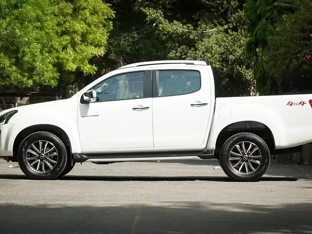 Used Isuzu V-Cross Z 4x4 4WD Diesel Turbo Manual [2024-2026] in Delhi