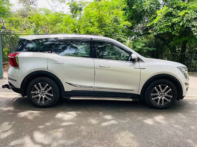 Used Mahindra Old Generation XUV700 AX 7 Petrol MT 7 STR [2023-2024] in Mumbai