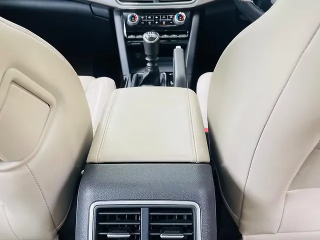 Used Mahindra Old Generation XUV700 AX 7 Petrol MT 7 STR [2023-2024] in Mumbai