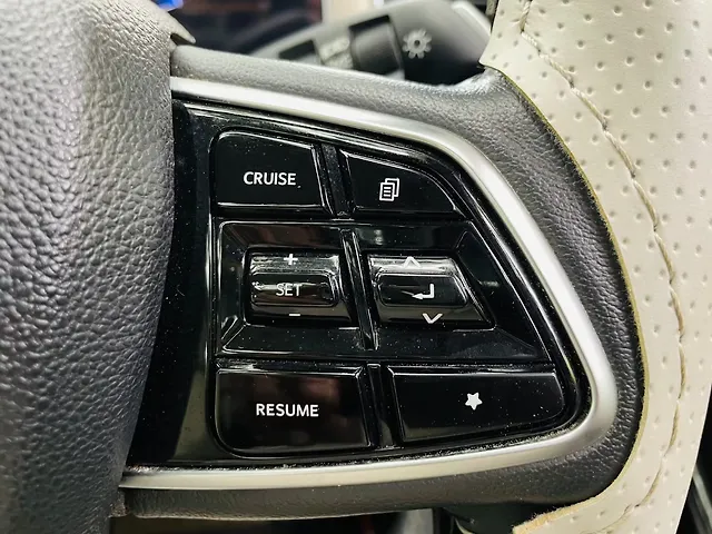 Used Mahindra Old Generation XUV700 AX 7 Petrol MT 7 STR [2023-2024] in Mumbai