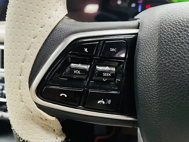 Used Mahindra Old Generation XUV700 AX 7 Petrol MT 7 STR [2023-2024] in Mumbai
