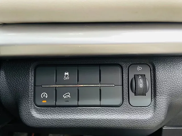 Used Mahindra Old Generation XUV700 AX 7 Petrol MT 7 STR [2023-2024] in Mumbai