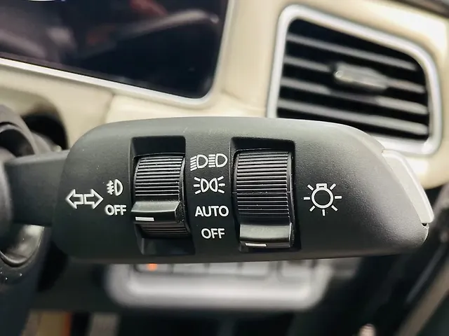 Used Mahindra Old Generation XUV700 AX 7 Petrol MT 7 STR [2023-2024] in Mumbai